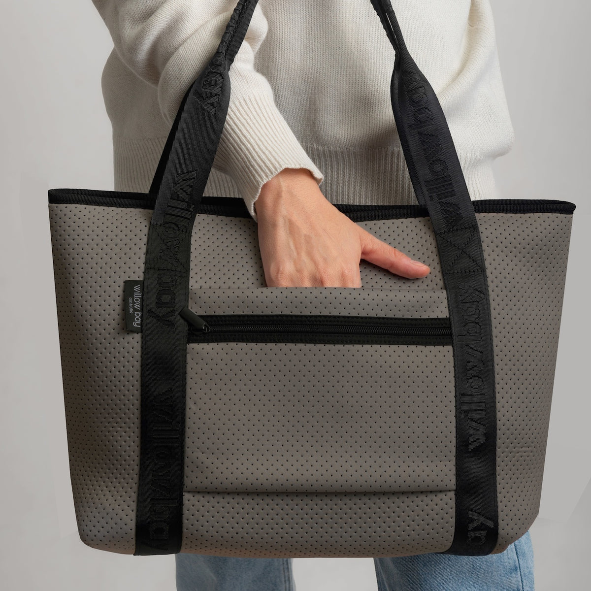 BOUTIQUE TRAVEL Neoprene Tote Bag With Zip (with luggage/trolley sleeve) - EARTHWOOD